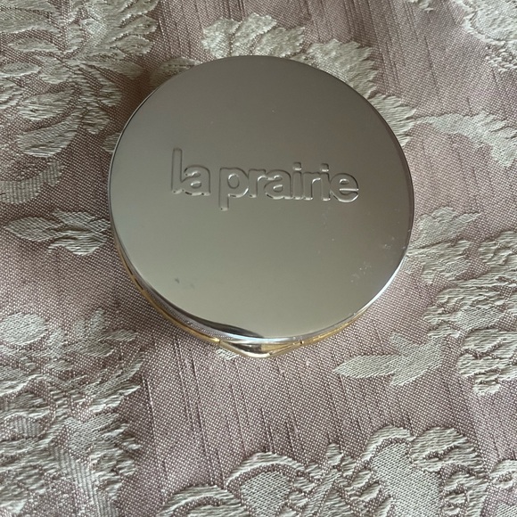 La Prairie Cellular Radiance
Cream Blush Berry Glow Discontinued - Picture 2 of 3